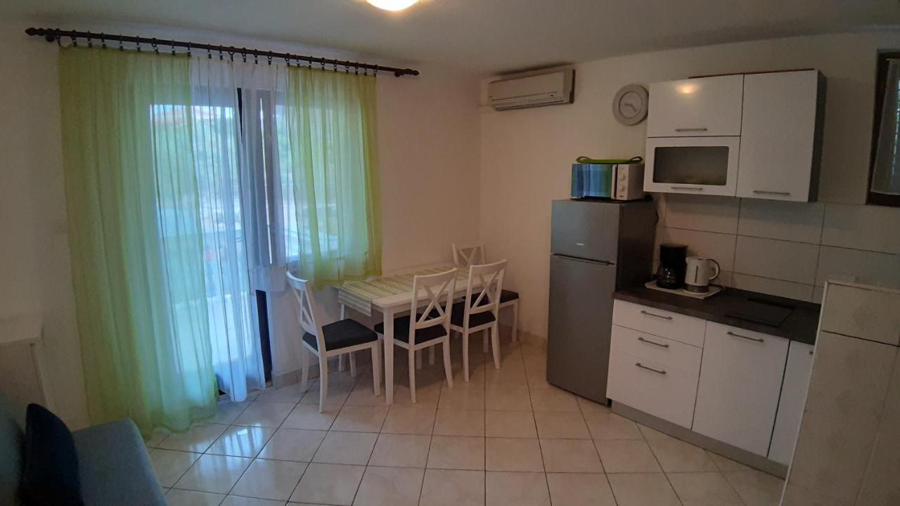 Apartments Rendulic Malinska Bagian luar foto