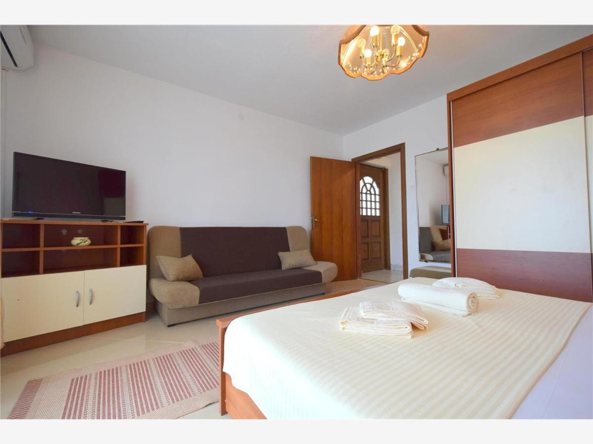 Apartments Rendulic Malinska Bagian luar foto